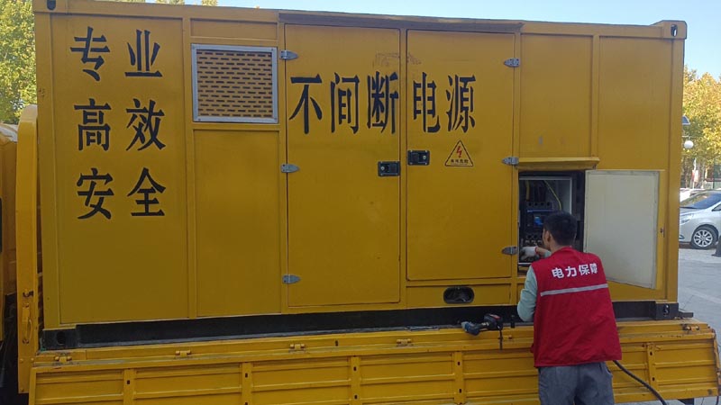 栾城柴油发电机组和UPS电源配合使用时，如何避免切换过程中的电力中断？
